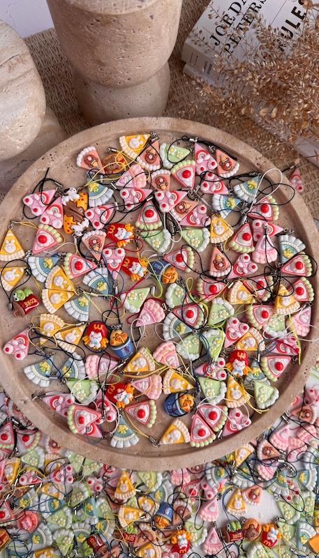 آویز موبایل کیک