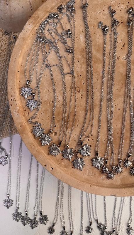 گردنبند طرح نقره مینیمال