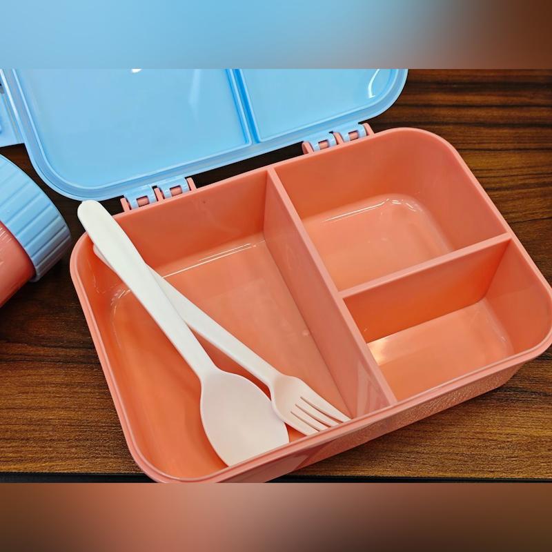 ست ظرف غذا و قمقمه کودک 1200 میل مدل درب‌دار کارتونی | لانچ باکس 3 خانه ضد نشت مایکروفری همراه قاشق چنگال