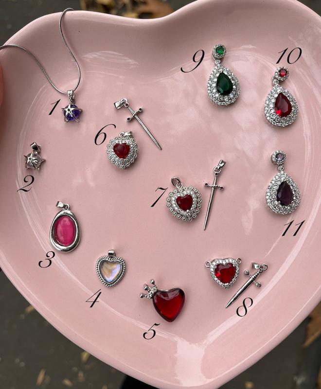 آویز سوارسکی قلب و شمشیر