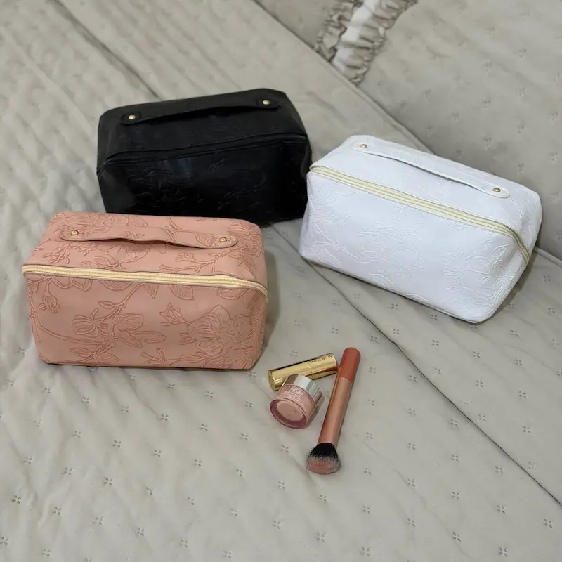 کیف آرایش چرم طرح دار