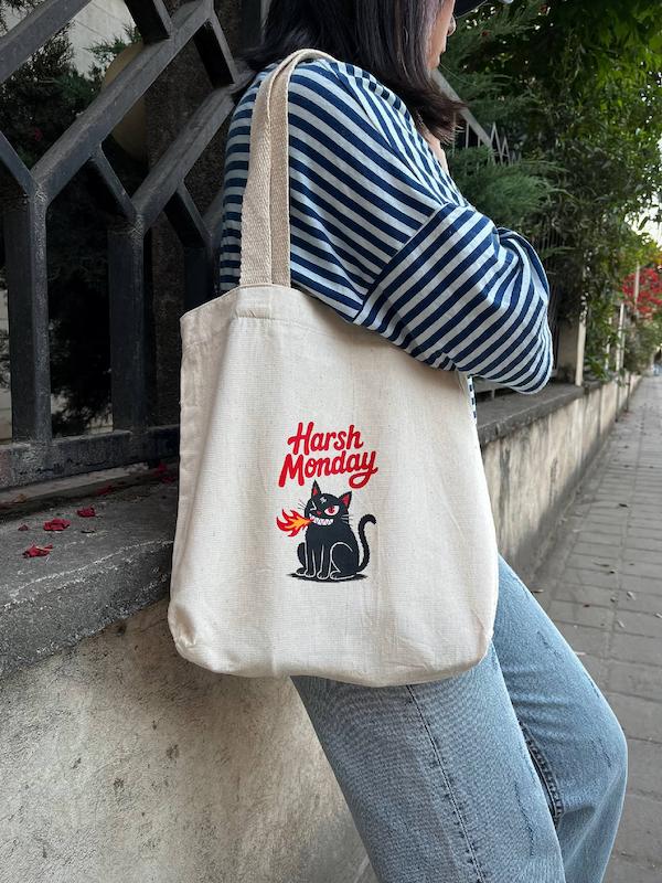 توتبگ متقال طرح گربه Harsh Monday برند خط کج