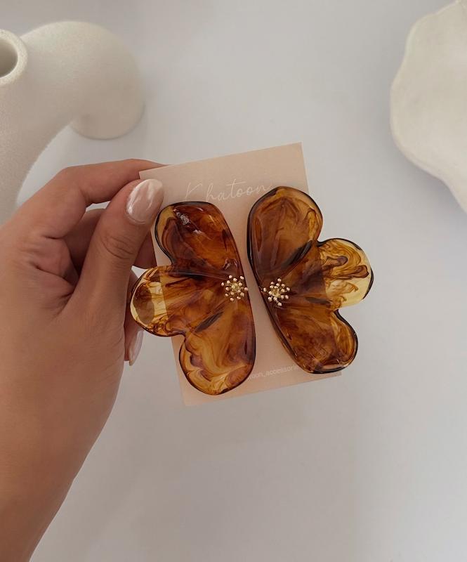 گوشواره گل بزرگ نیمه قهوه ای