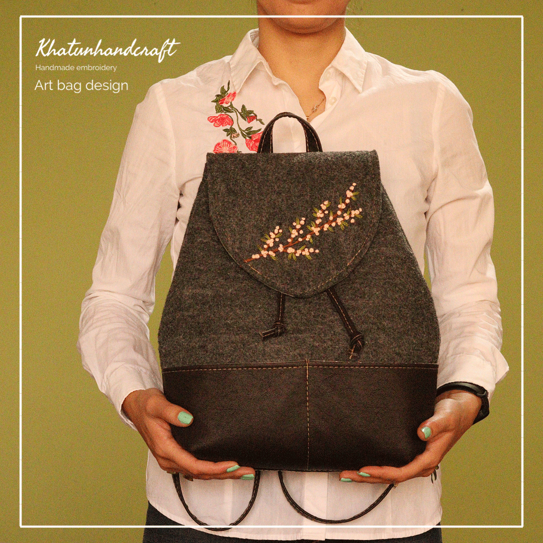 کوله‌پشتی آهنربایی طرح گلدوزی شکوفه