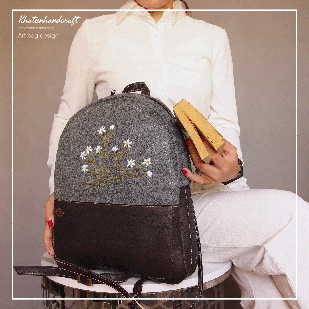 کوله‌پشتی صندوقی گلدوزی بابونه