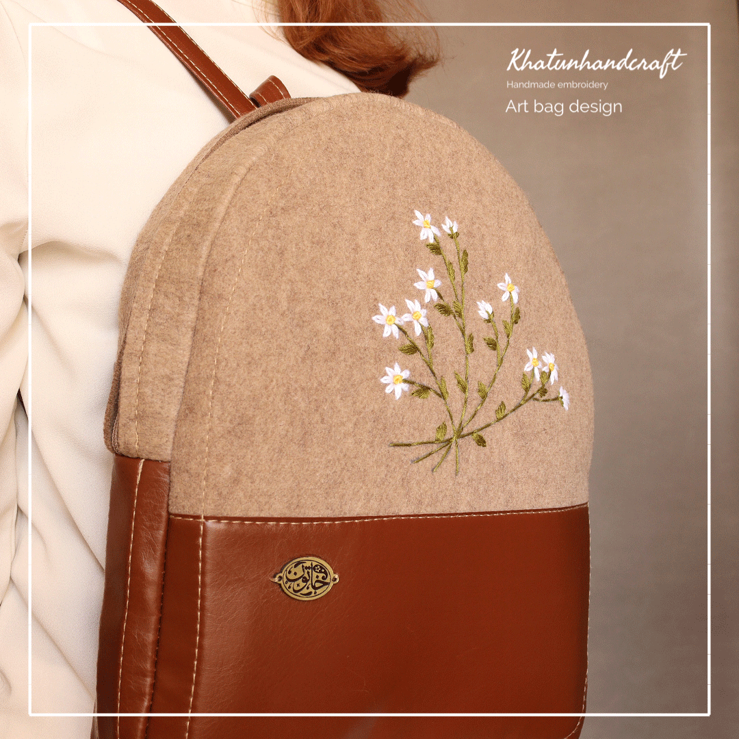 کوله‌پشتی صندوقی گلدوزی بابونه