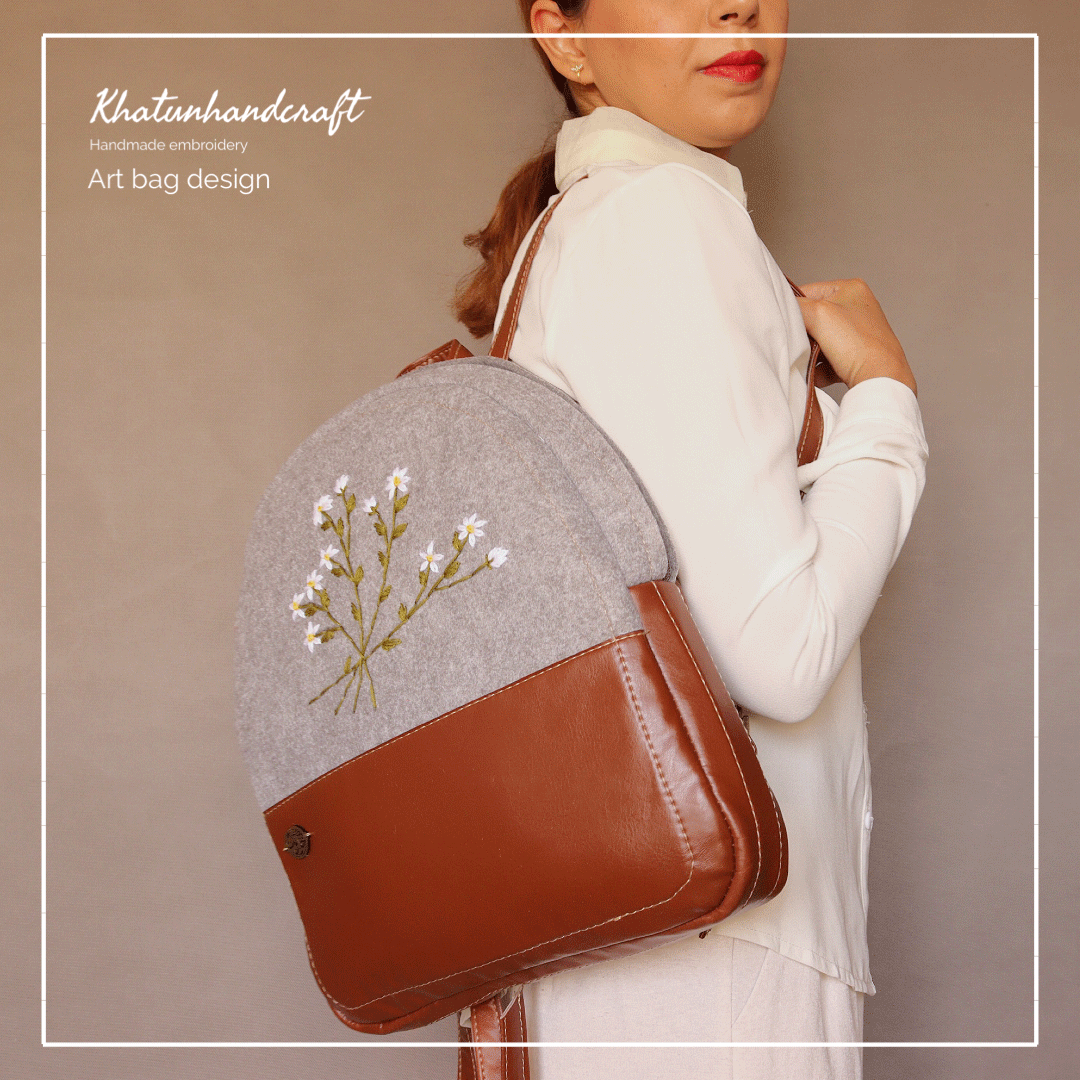 کوله‌پشتی صندوقی گلدوزی بابونه