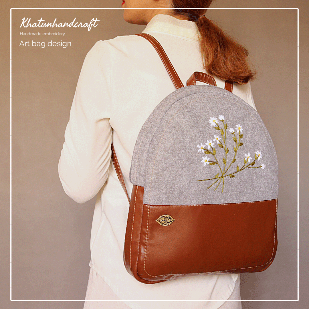 کوله‌پشتی صندوقی گلدوزی بابونه