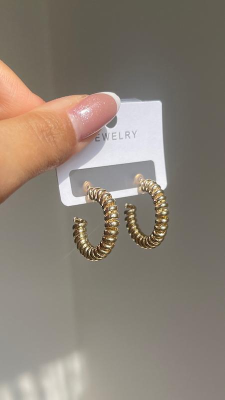 گوشواره حلقه ای طرح فنر 