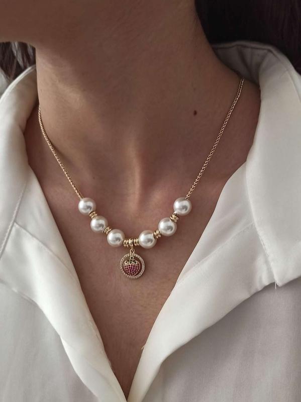 گردنبند مروارید و توت فرنگی 