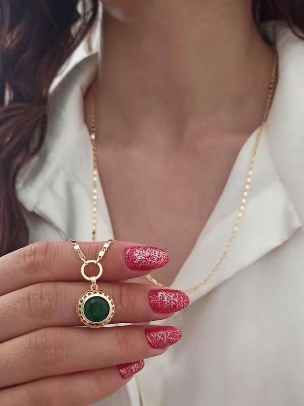 گردنبند رو لباسی نگین سبز 