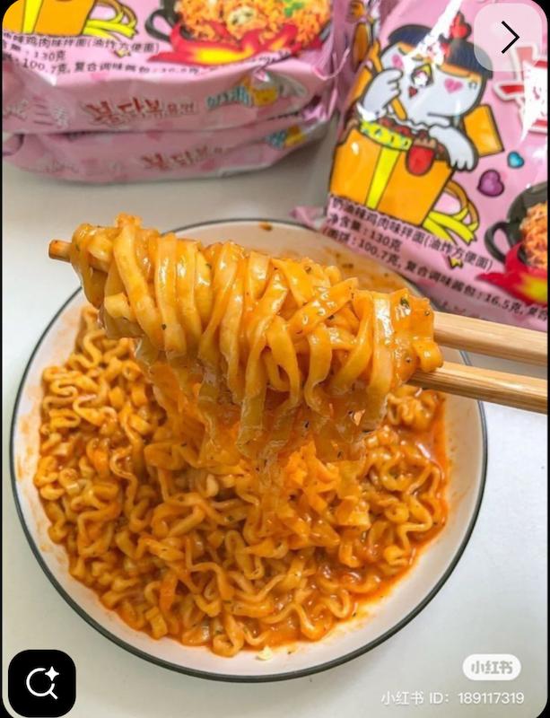 نودل مرغ خامه ای ( کربونارا )تند  یک لقمه ی خامه ای با طعمی بی نظیر برای علاقه مندان به طعم های ناب