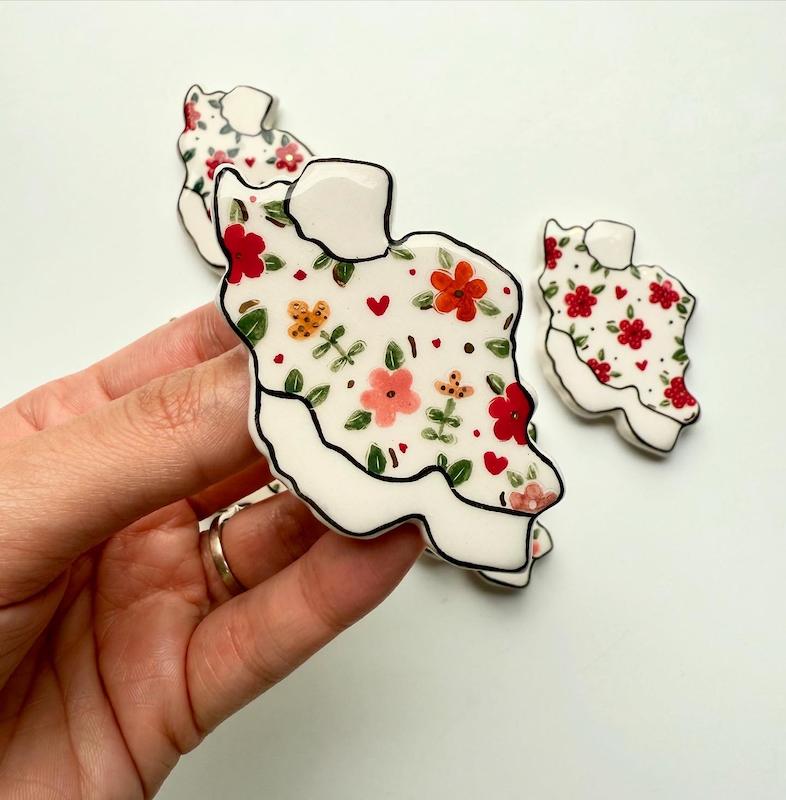 مگنت سرامیکی نقشه ایران طرح گل رنگی