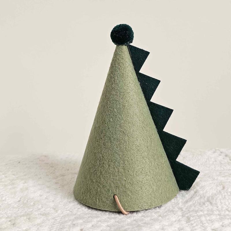 کلاه دایناسور یال سبز