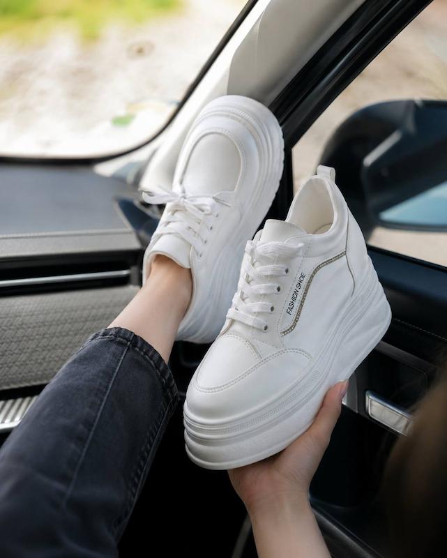 👟 کتونی لژدار نگین‌دار