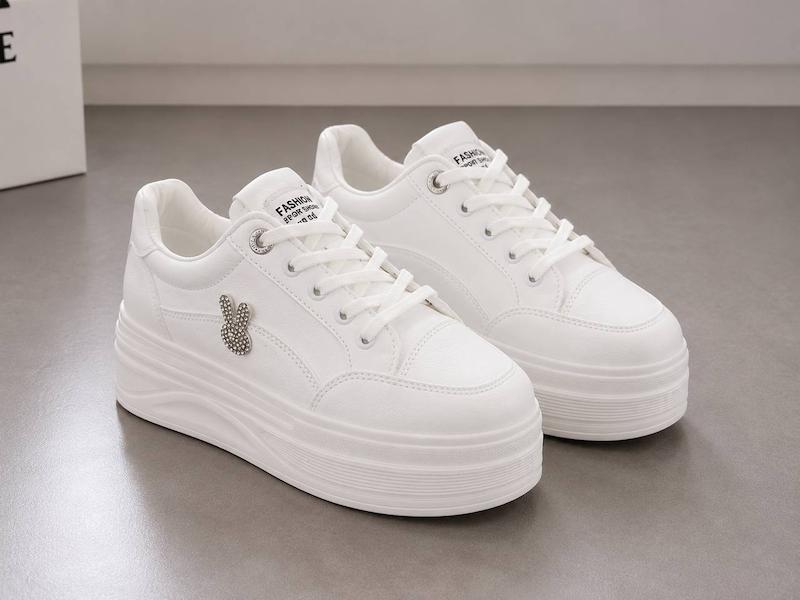 👟 کتونی لژدار خرگوش نگین‌دار