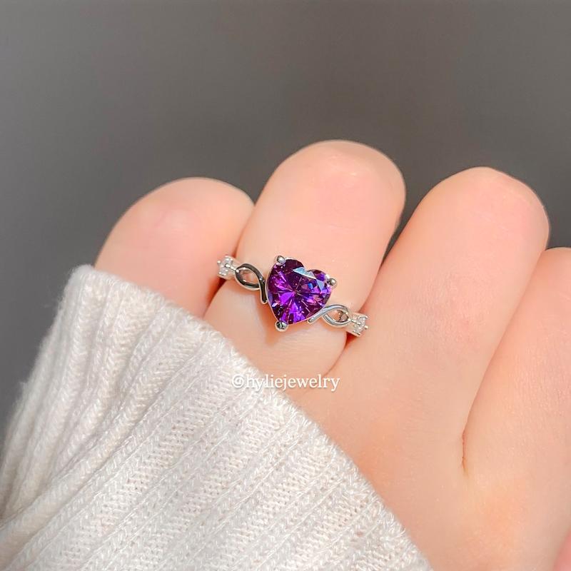 انگشتر قلب پیچی بنفش