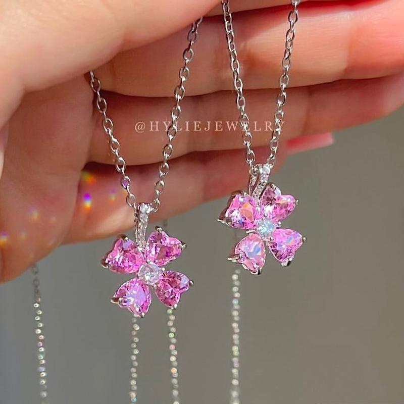 گردنبند گل شانس