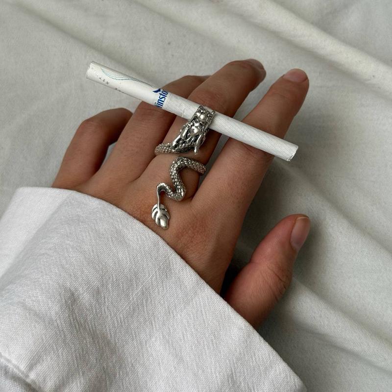 انگشتر ورشو‌ سیگاری