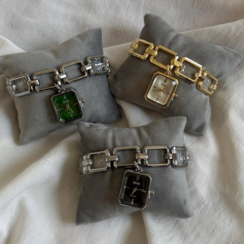 ساعت آویزدار 