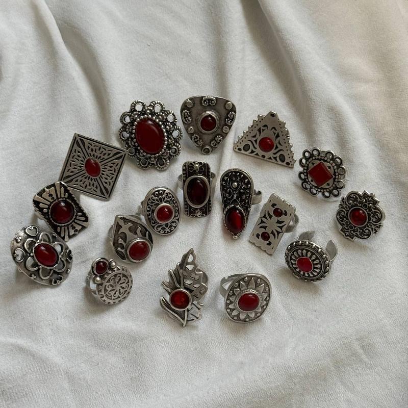 انگشتر ورشو قرمز 