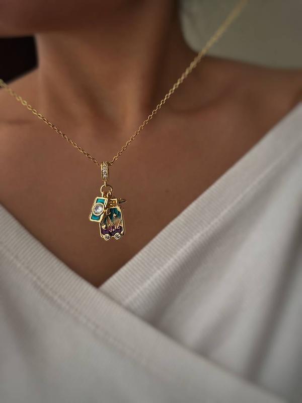گردنبند چارمدار مهاجرت