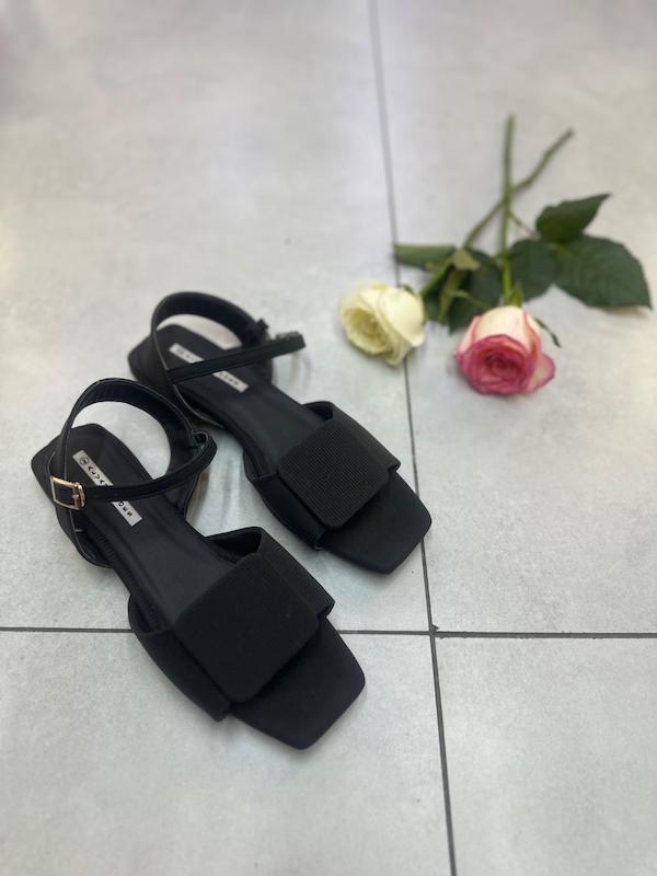 صندل زنانه برند شلو مدل سگک مربعی