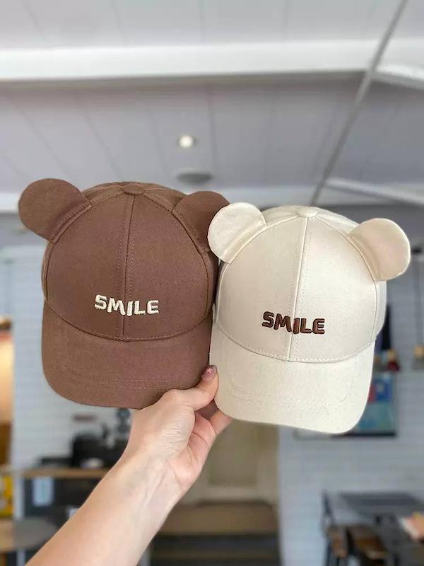 کلاه بیسبالی بچگانه طرح smile پشت کلاه گلدوزی داره در رنگهای نود