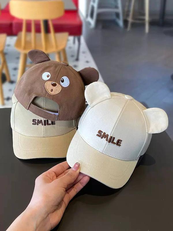 کلاه بیسبالی بچگانه طرح smile پشت کلاه گلدوزی داره در رنگهای نود