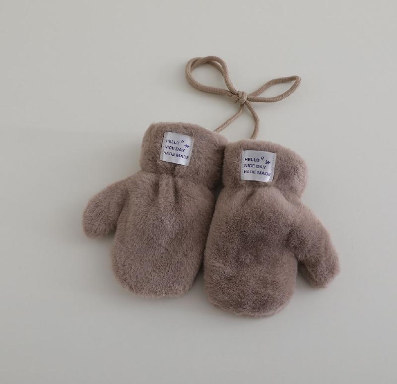 دستکش موهر داخل خز وارداتی سایز دو تا شش سال