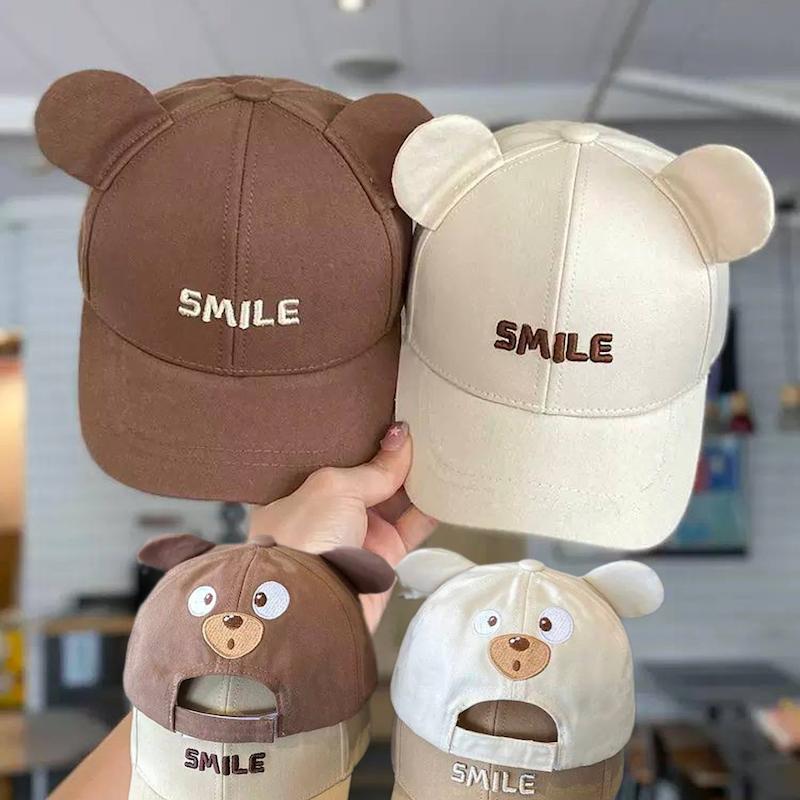 کلاه بیسبالی بچگانه طرح smile پشت کلاه گلدوزی داره در رنگهای خاص