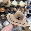 کلاه حصیری لبه موجدار LV وارداتی 