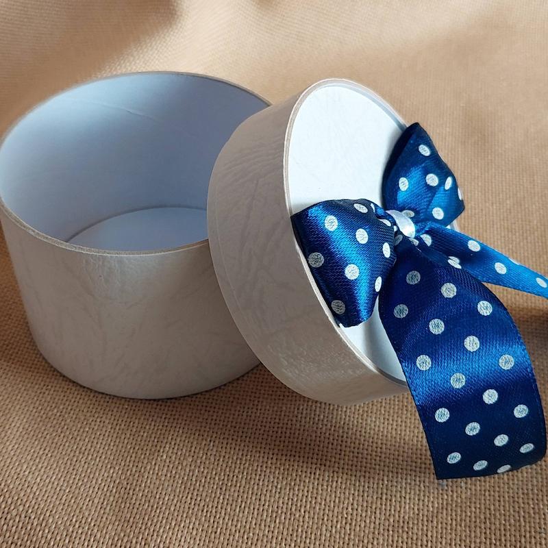 جعبه هدیه کوبه استودیو  با پاپیون سورمه ای koobestudio gift box