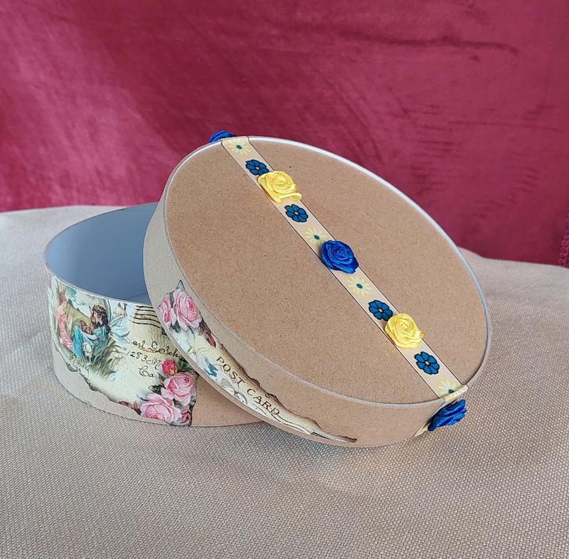 جعبه هدیه کوبه استودیو با تصویر وینتیج koobestudio gift box