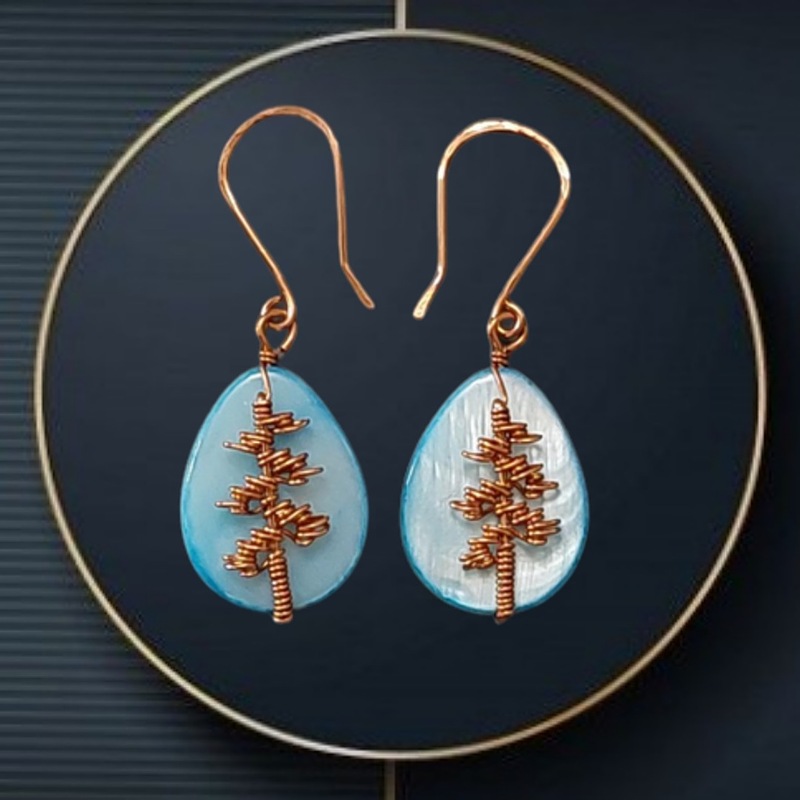 گوشواره دستساز کوبه استودیو از صدف و تزیین درخت مسی koobestudio earrings