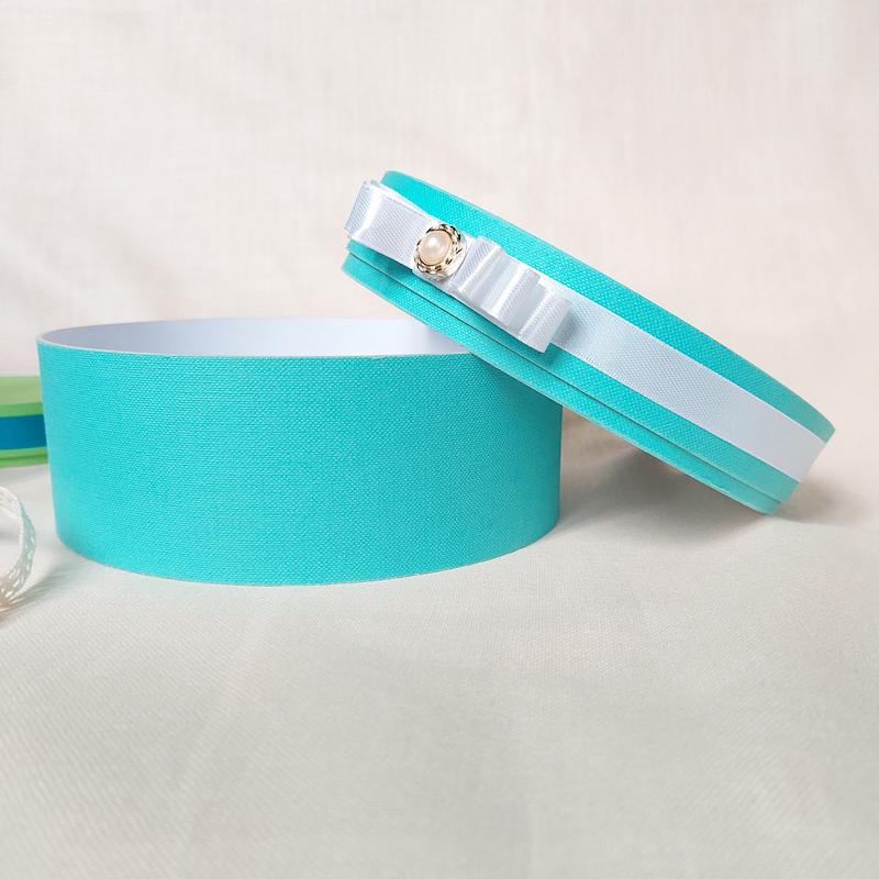 جعبه هدیه کوبه استودیو با پاپیون سفید  koobestudio gift box