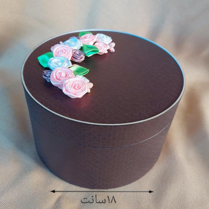 جعبه هدیه کوبه استودیو  با گلهای رز دستساز koobestudio gift box