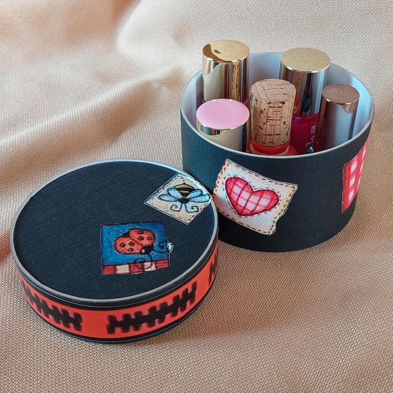 جعبه هدیه کوبه استودیو با دکوپاژ تصاویر koobestudio gift box