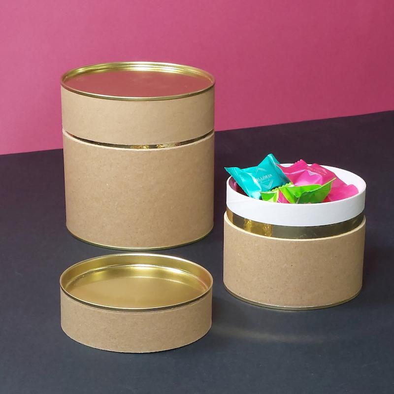 جعبه هدیه استوانه ای کوبه استودیو با پوشش کرفت ودرفلزی ،koobe studio gift box
