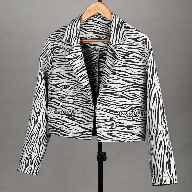 کراپ کت زنانه مدل ژاکارد راه راه زبرا کد AK1465