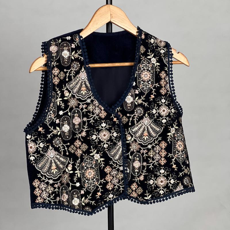 جلیقه زنانه مدل مخمل قیطان دوزی کد AK1478