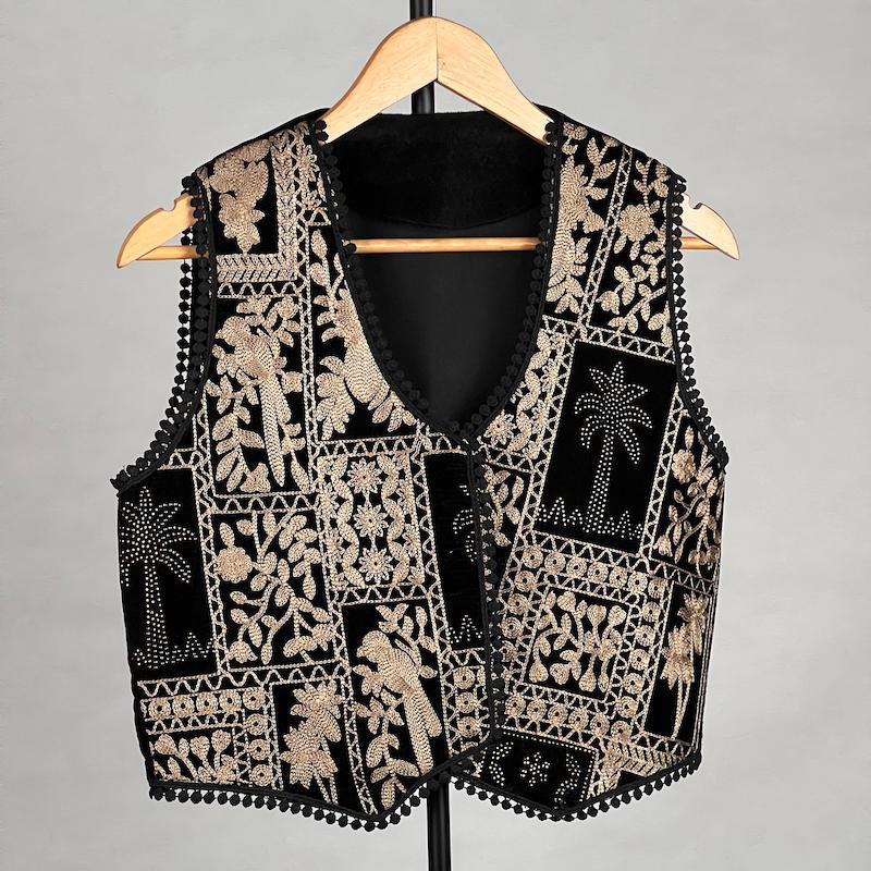 جلیقه زنانه مدل مخمل گلدوزی سنتی کد AK1521