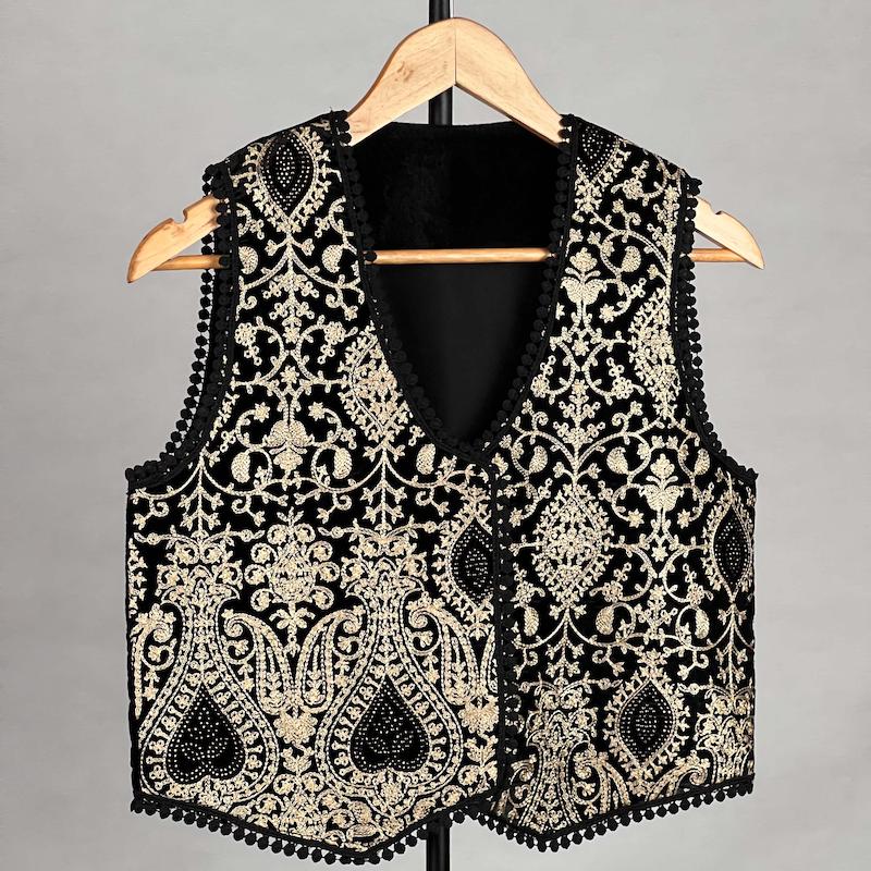 جلیقه زنانه مدل مخمل گلدوزی سنتی کد AK1522