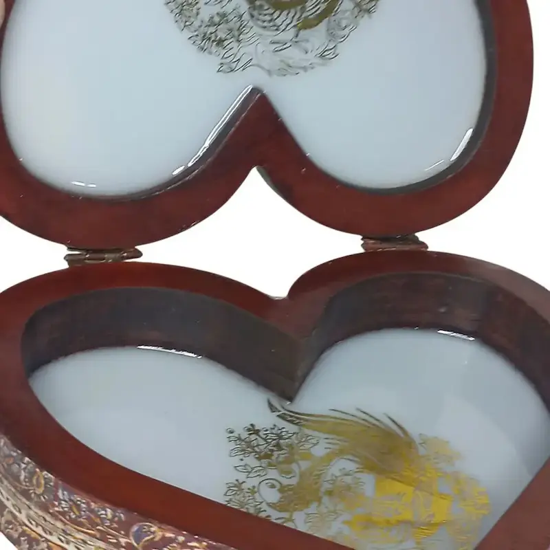 خرید جعبه زیورارآلات قلبی ،دورتذهیب،کف رزین با طرح سیمرغ | تولید کرج لند