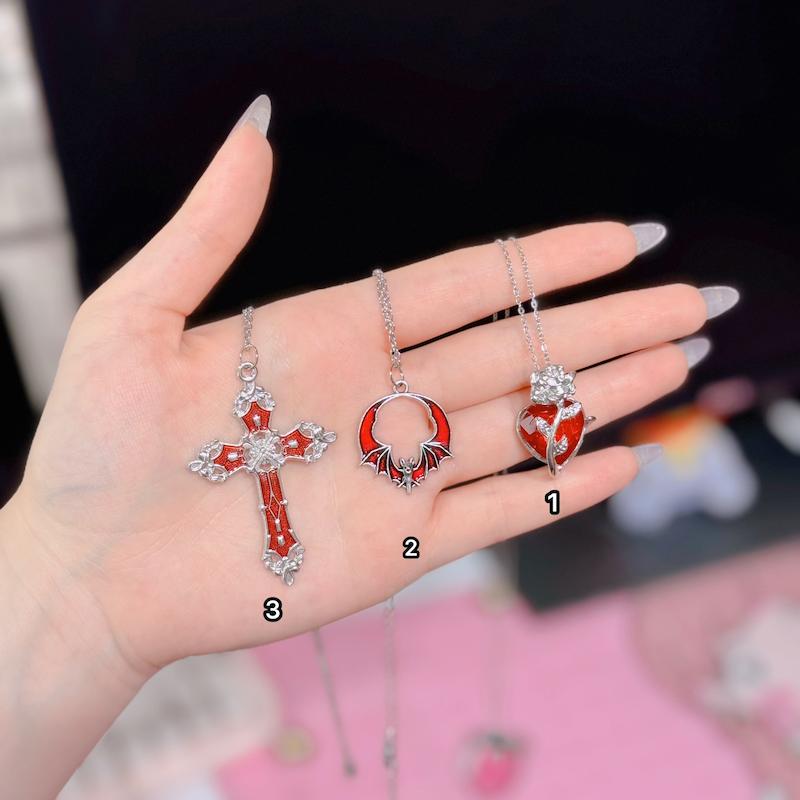 گردنبند پینترستی گاثیک