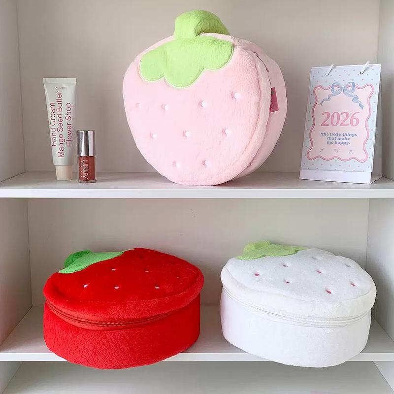 بگ / کیف آرایشی توت فرنگی Hisocute