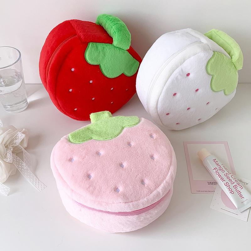بگ / کیف آرایشی توت فرنگی Hisocute