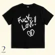 تیشرت مشکی نخی با چاپ گرافیکی “Poison F*ck Love” الهام گرفته از XXXTENTACION، با نمای Flat Lay Front و جزئیات یقه و آستین