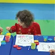 بازی‌های گروهی و قصه‌گویی در مهدواره کودک برای تقویت مهارت‌های اجتماعی