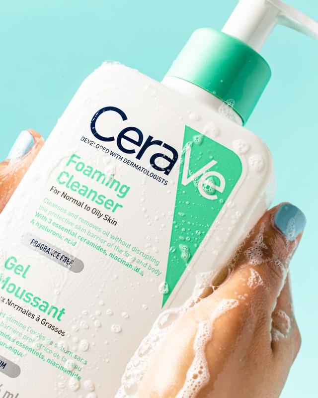 شوینده صورت پوست چرب سراوی